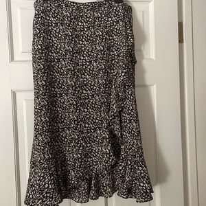BANANA REPUBLIC midi skirt. Lined. NWOT. Size 10.